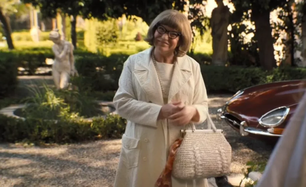 Palm Royale S01E03 Ann's White Bag