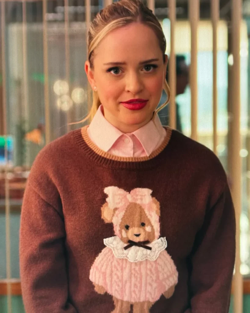 Ainsley's Teddy Bear Sweater on Loot S03E01