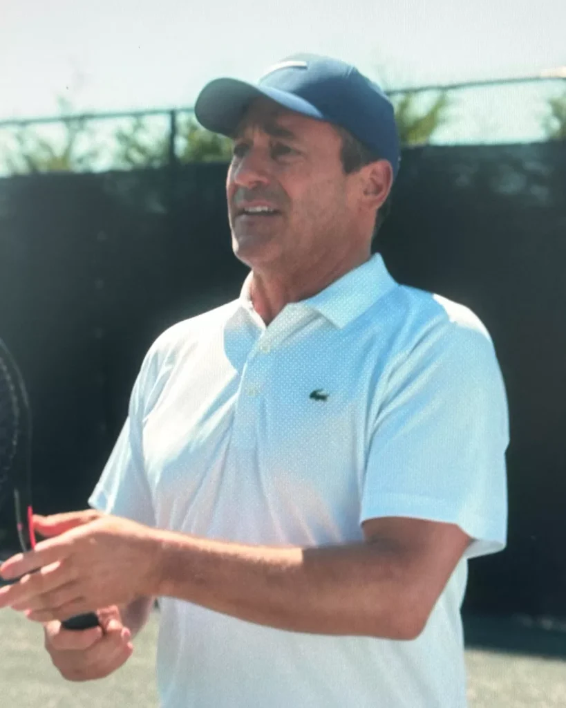 Andrew's White Polo on Your Friends & Neighbors S01E03