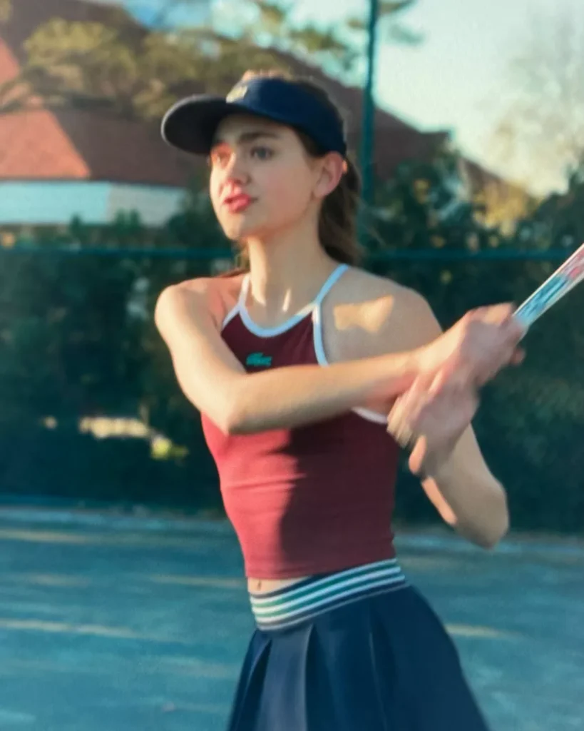 Blue Pleated Skirt on Your Friends & Neighbors S01E02