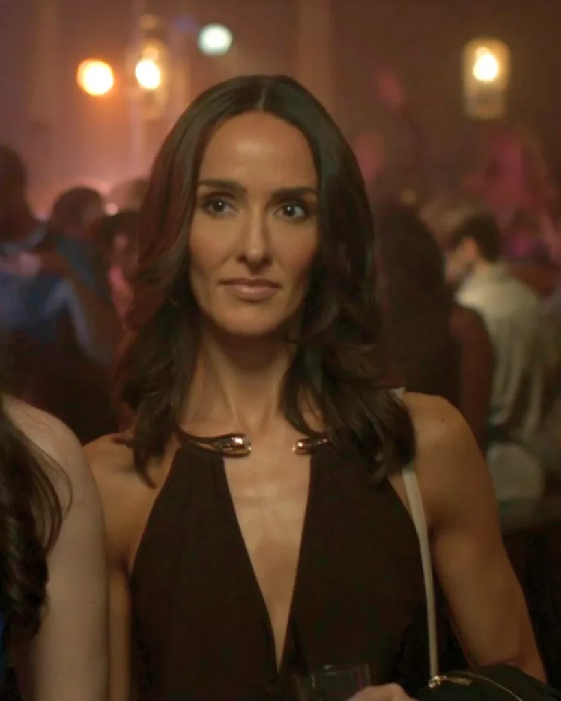 Brown Halter Top on It's Not Like That S01E01