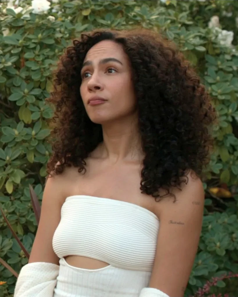 Chantal's White Keyhole Cut Top on Every Year After S01E05