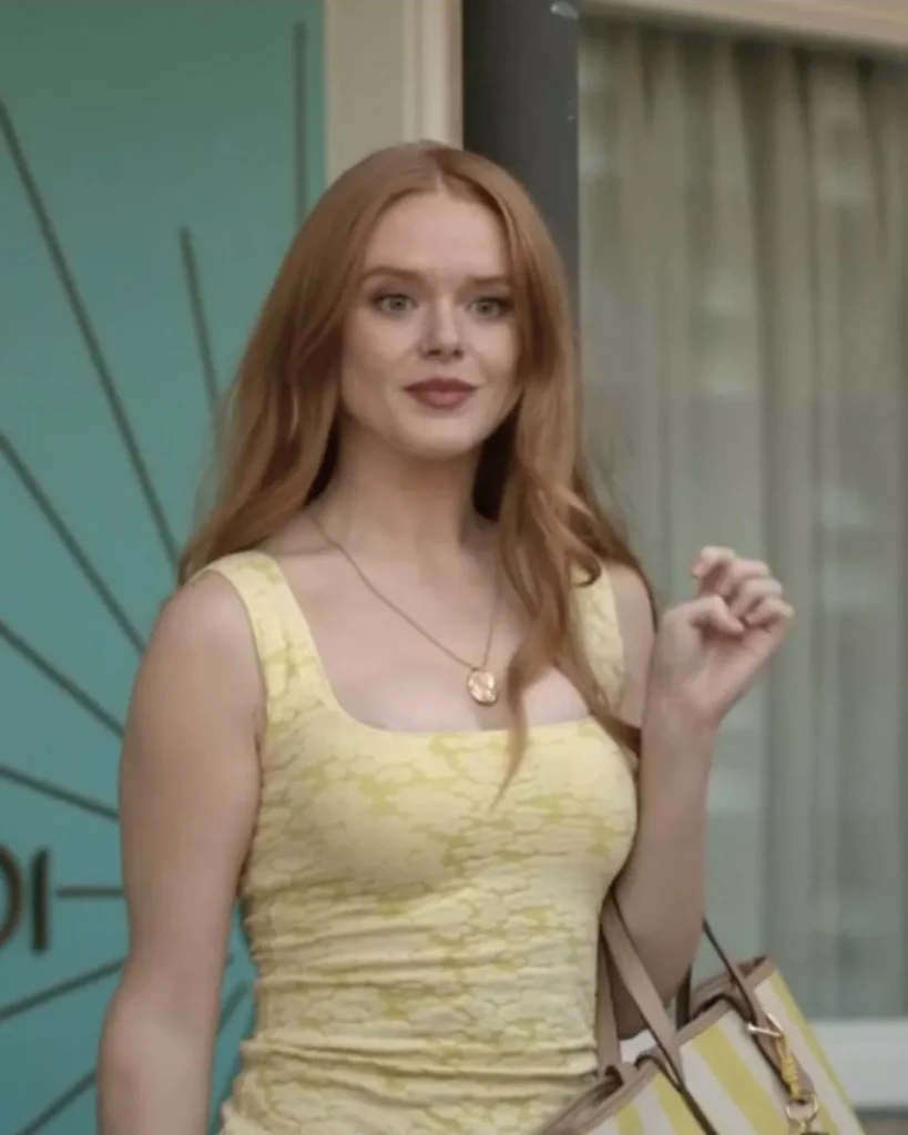 Delilah's Yellow Dress on Every Year After S01E07