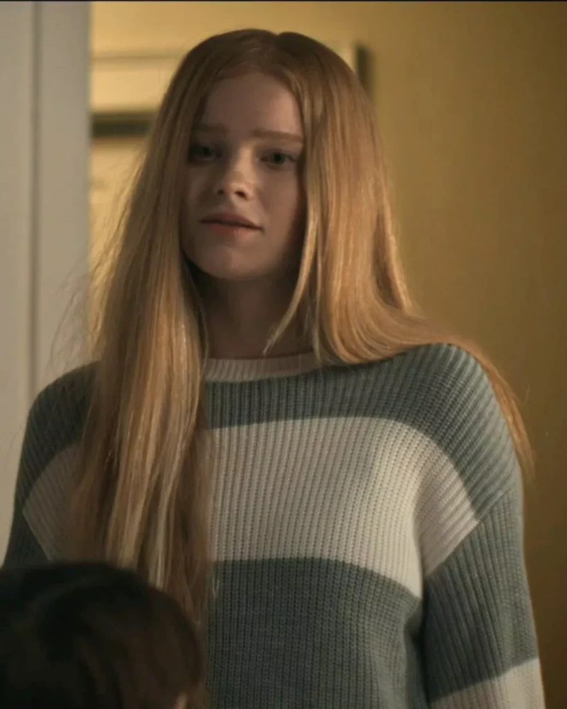Flora's Grey and White Striped Sweater on It's Not Like That S01E01