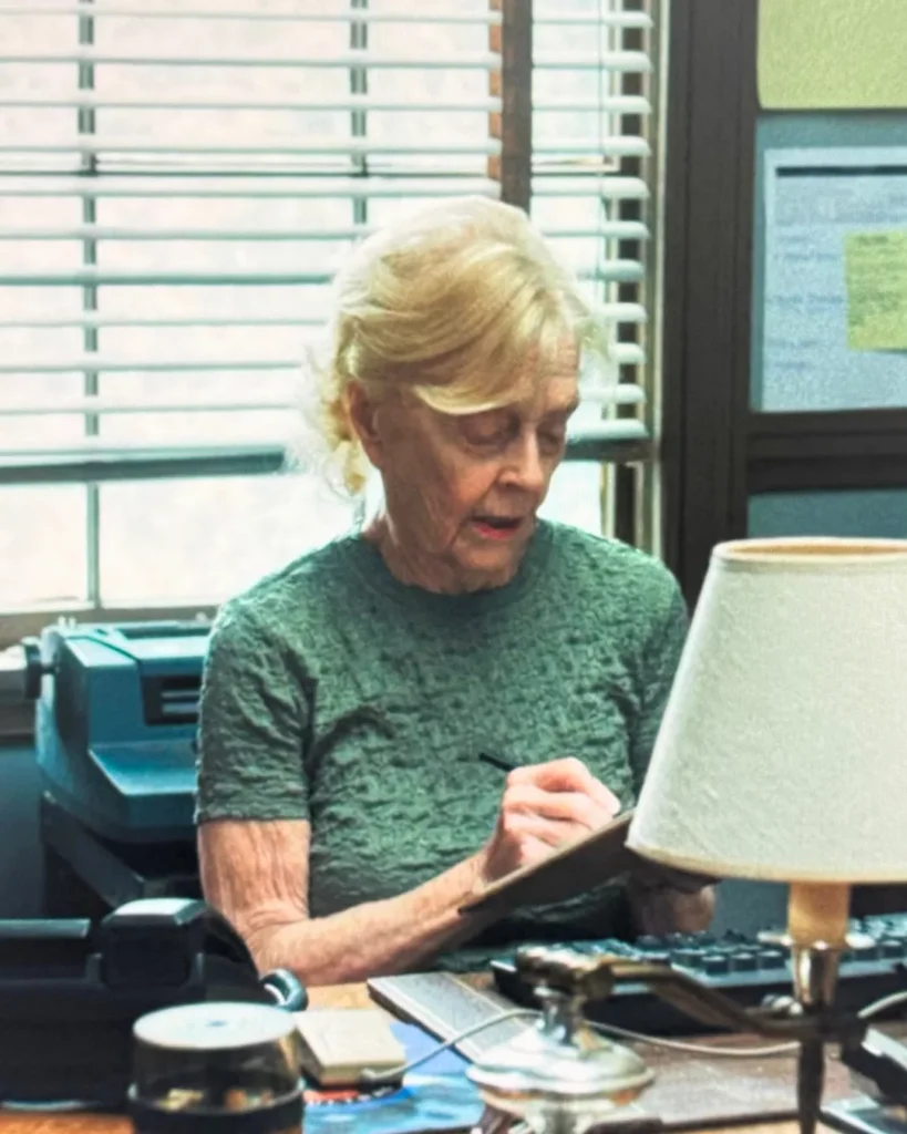 Green Lace Shirt on Widow's Bay S01E05
