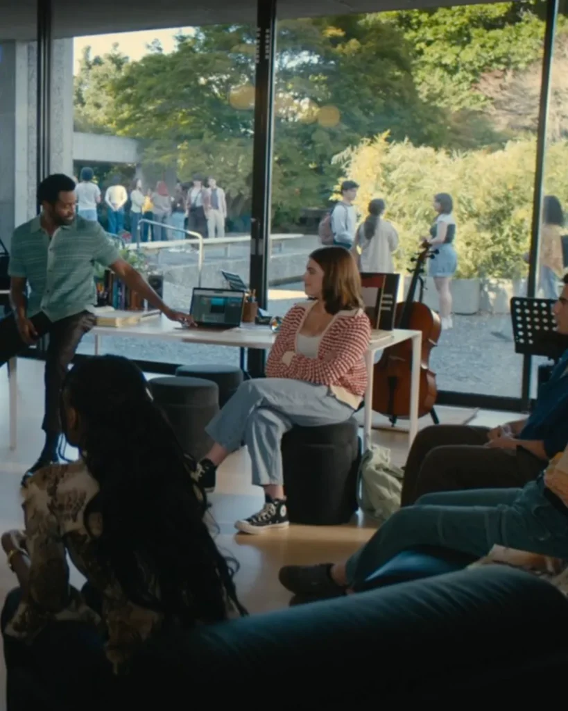 Hannah's Black Sneakers on Off Campus S01E02