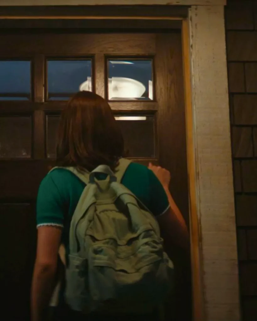 Hannah's Green Backpack on Off Campus S01E02