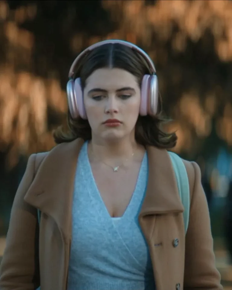 Hannah's Grey Wrap Sweater on Off Campus S01E08