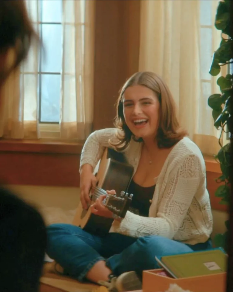 Hannah's Knit Cardigan on Off Campus S01E08