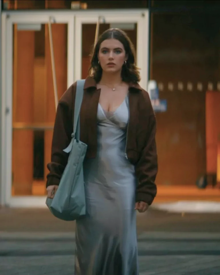 Hannah's Suede Jacket on Off Campus S01E08