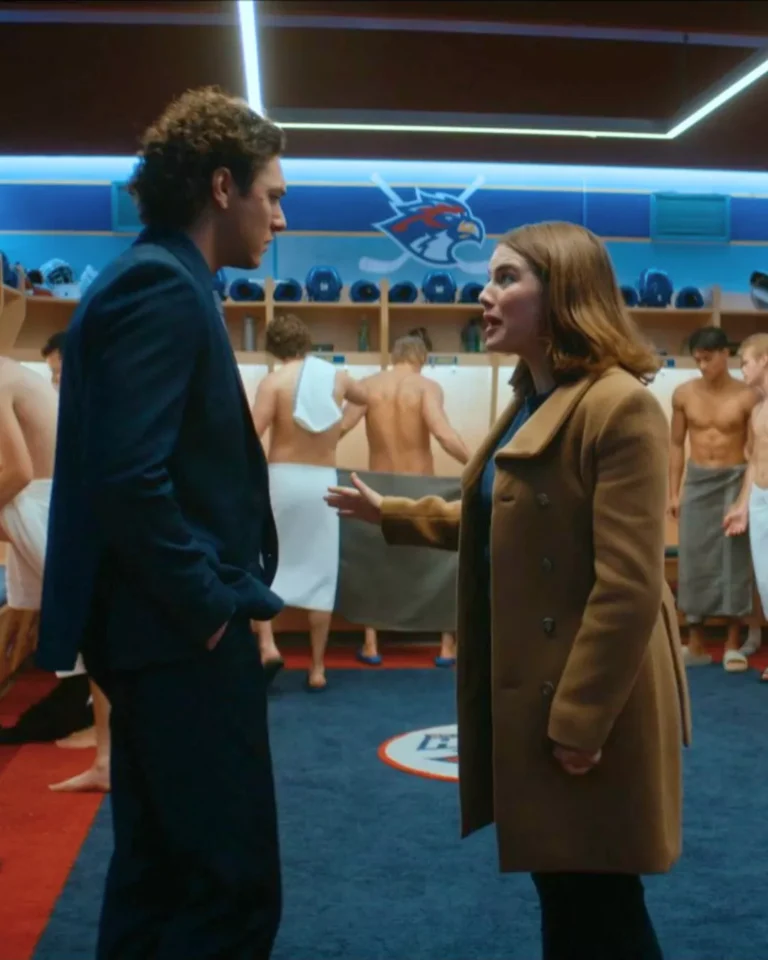 Hannah's Tan Coat on Off Campus S01E08