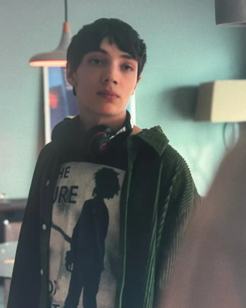 Hunter's Graphic Tee on Your Friends & Neighbors S01E03