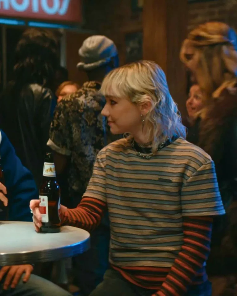 Jules' Striped Shirt on Off Campus S01E08