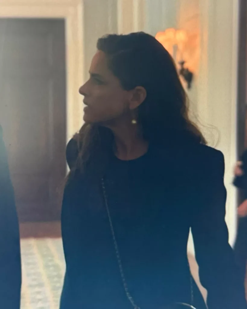 Mel's Black Bag on Your Friends & Neighbors S01E07