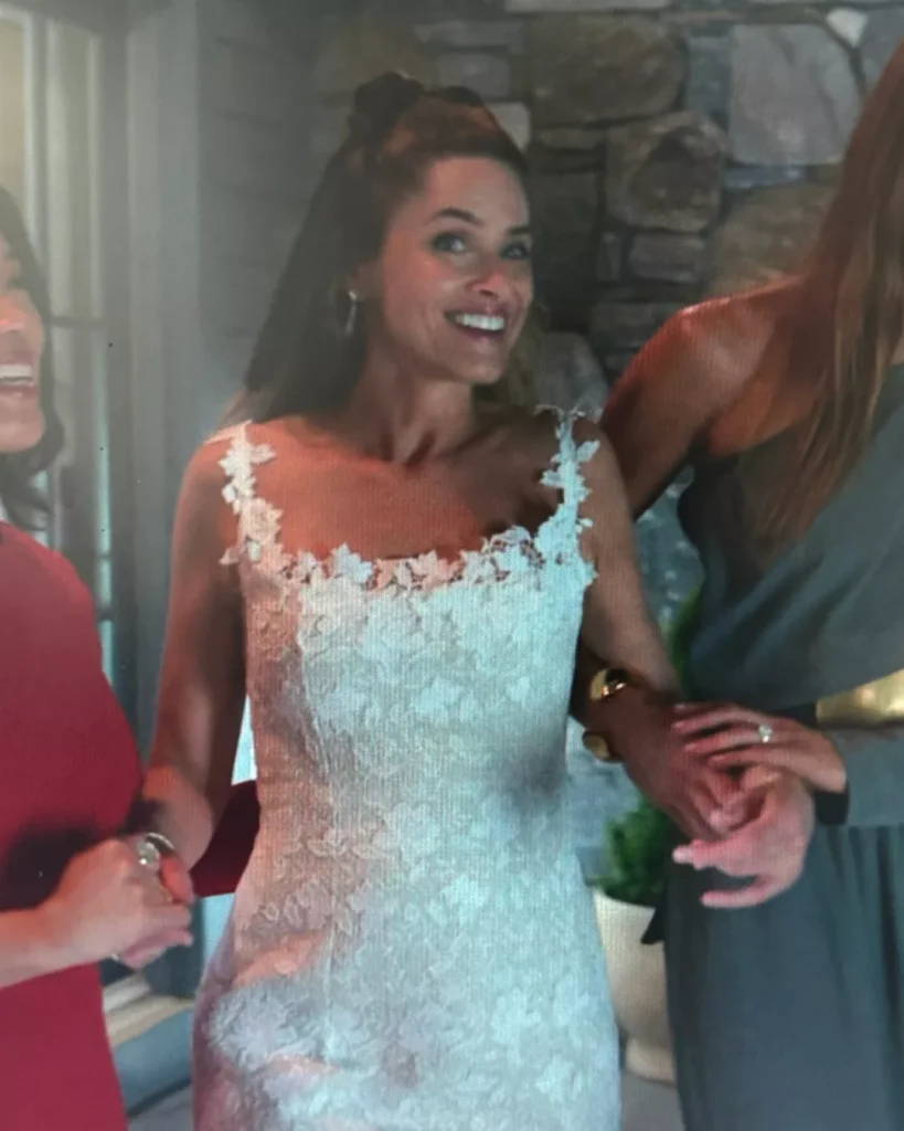 Mel's White Dress on Your Friends & Neighbors S01E04