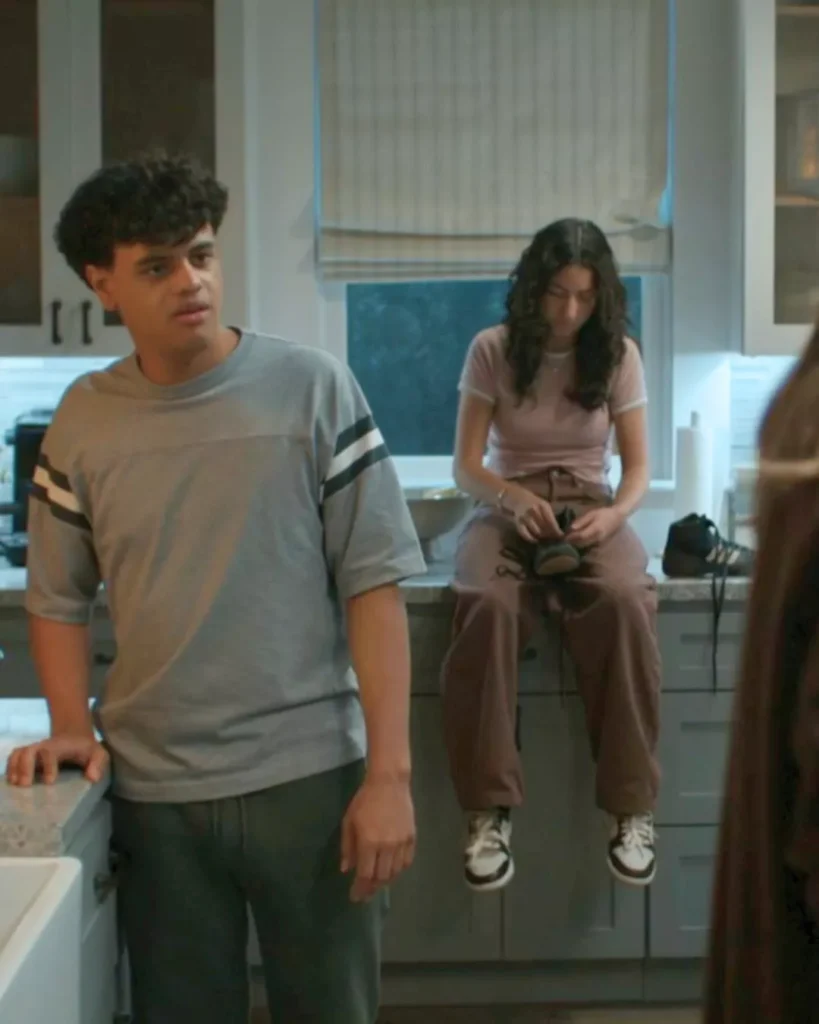 Merritt's Grey Tee on It's Not Like That S01E01