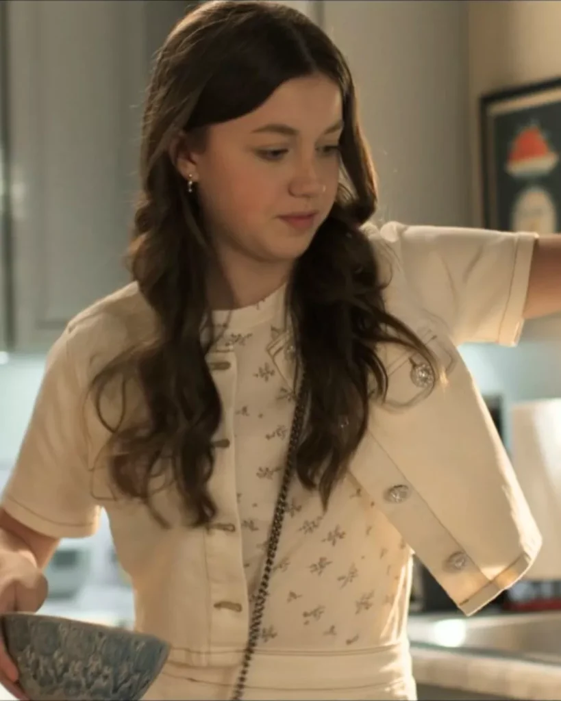 Penelope's White Crop Jacket on It's Not Like That S01E01