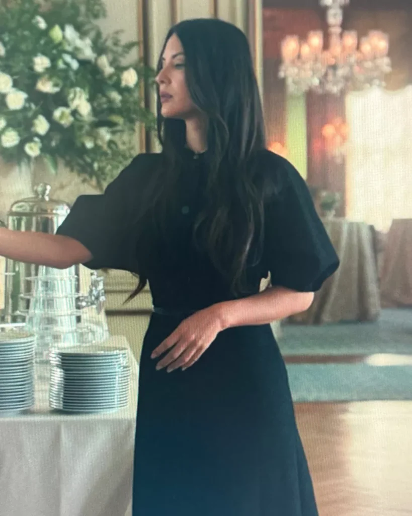 Samantha's Black Dress on Your Friends & Neighbors S01E07