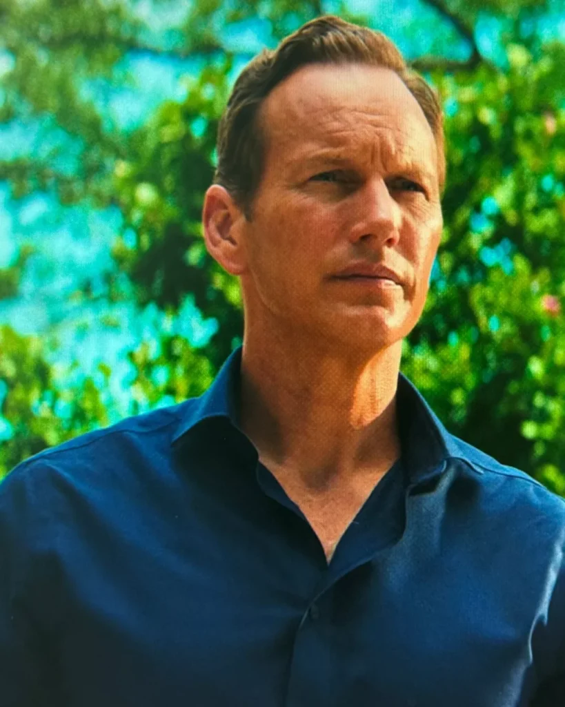 Tom's Blue Button Up Shirt on Cape Fear S01E03