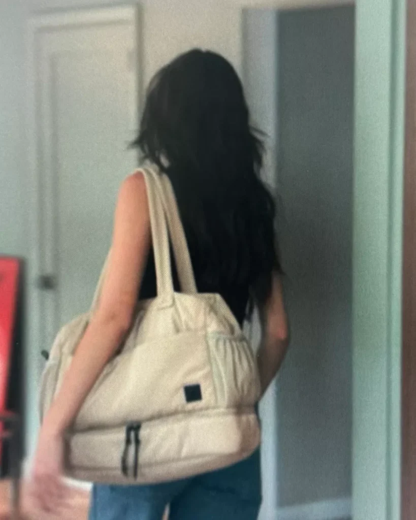 Tori's Beige Duffle Bag on Your Friends & Neighbors S01E03